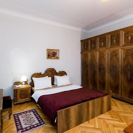 Apartment Gallery Rustaveli 1 Tbilisi Eksteriør billede