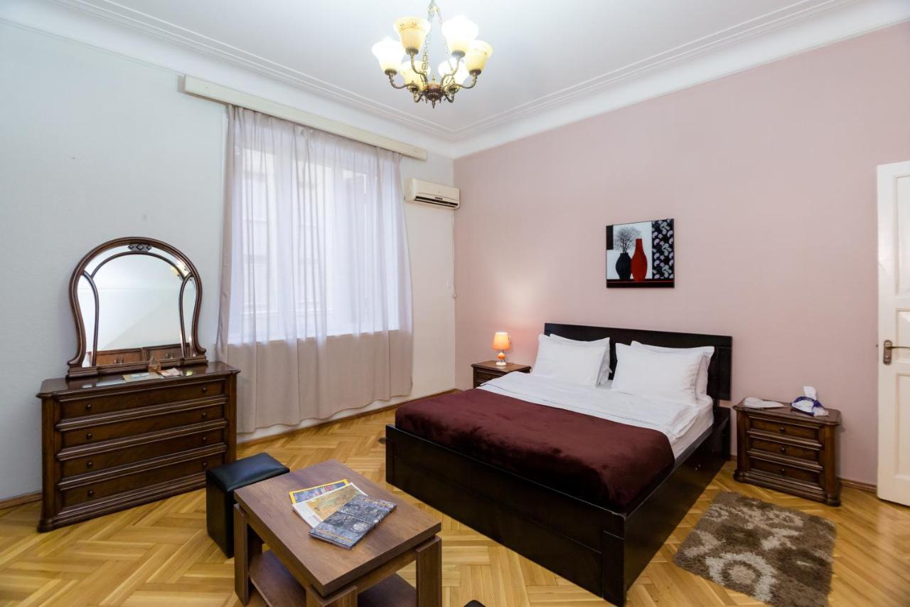 Apartment Gallery Rustaveli 1 Tbilisi Eksteriør billede