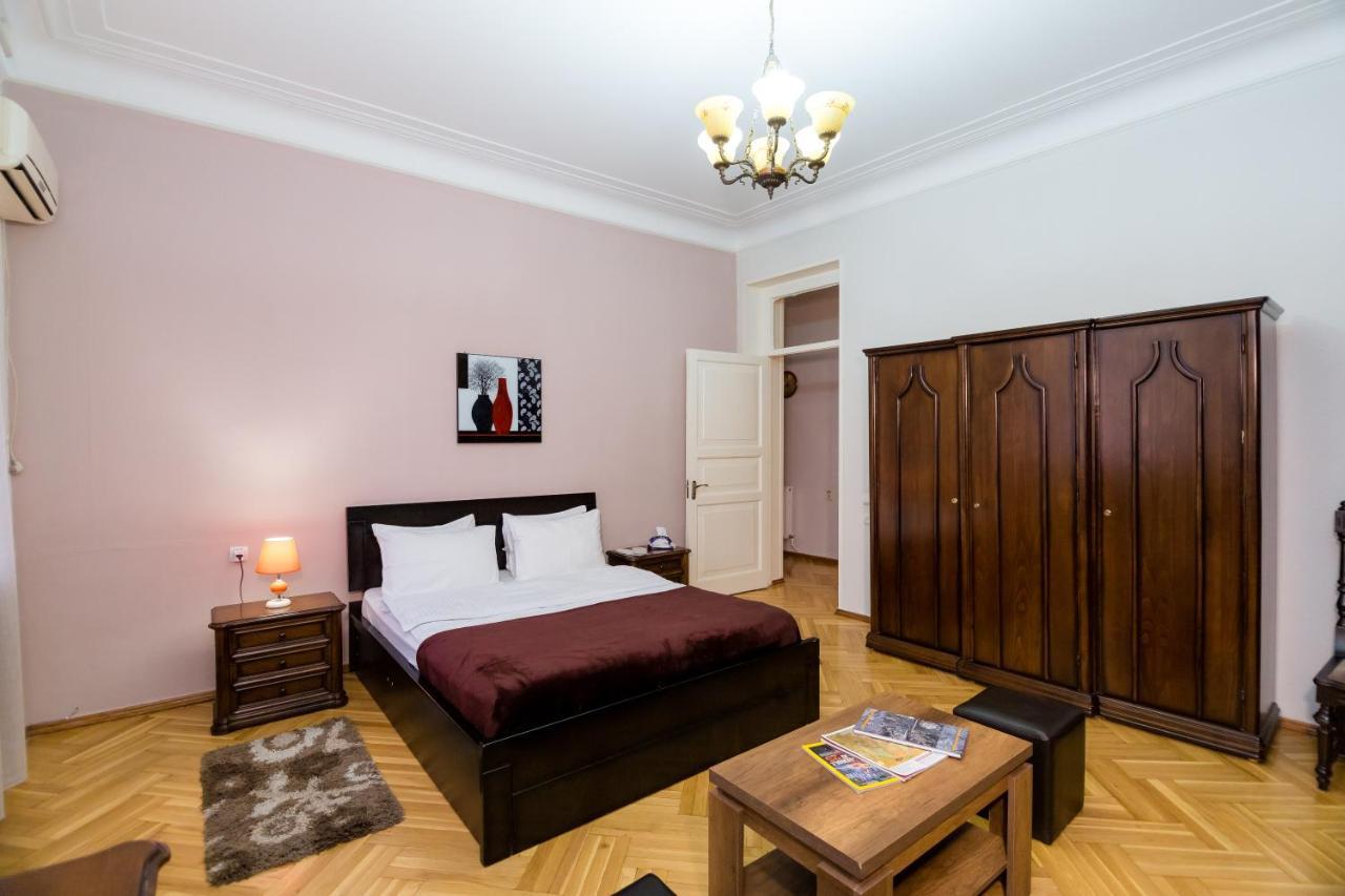 Apartment Gallery Rustaveli 1 Tbilisi Eksteriør billede